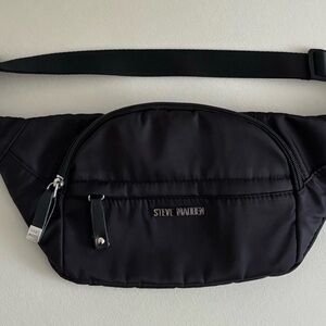 Steve Madden women Classic Black fannypack